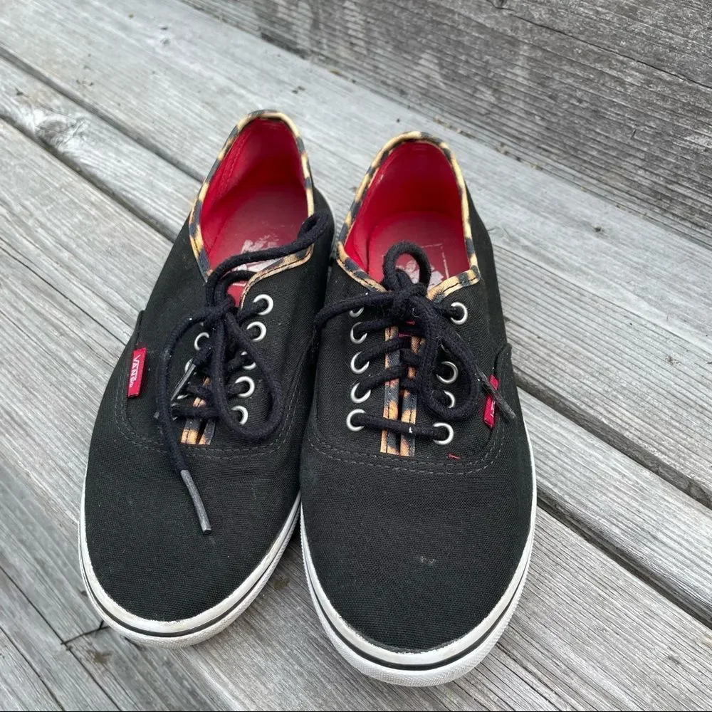 VANS Black low top sneakers with animal print trim 6.5